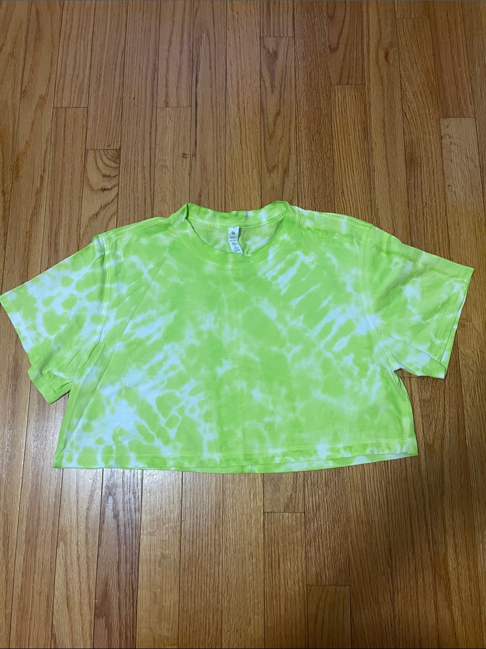 Lululemon cropped tee